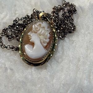 VINTAGE CAMEO NECKLACE W/ ROPE EDGING, 12KT GOLD FILLED, CHAIN-GOLD TONE